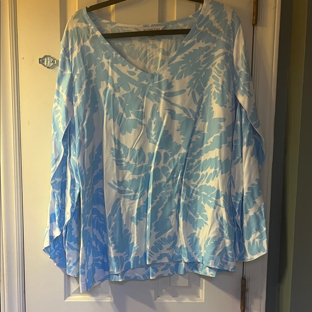 La mer luxe Light Blue and White XL Leaf Pattern Blouse